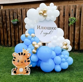 {{photo.Alt || photo.Description || '​Бенто-фотозона с мольбертом,фигурой'}}