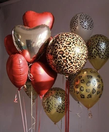 {{photo.Alt || photo.Description || 'Воздушные шарики для девушки «Красный леопард»'}}