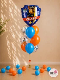 {{photo.Alt || photo.Description || 'Гонщик в фонтане шаров'}}